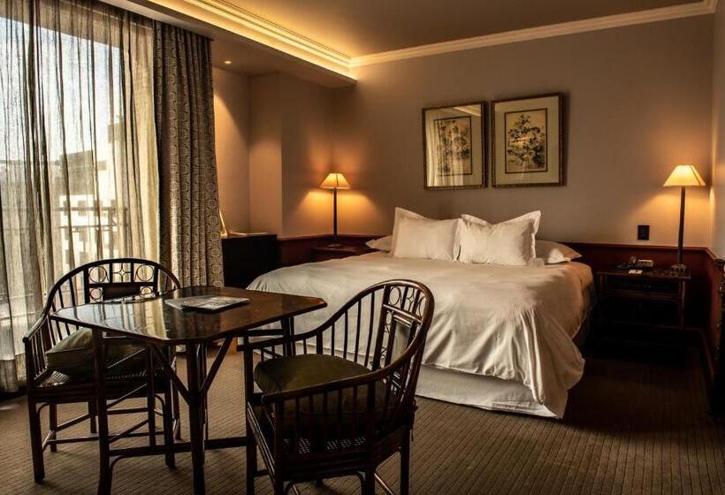 古典房间, The Singular Santiago