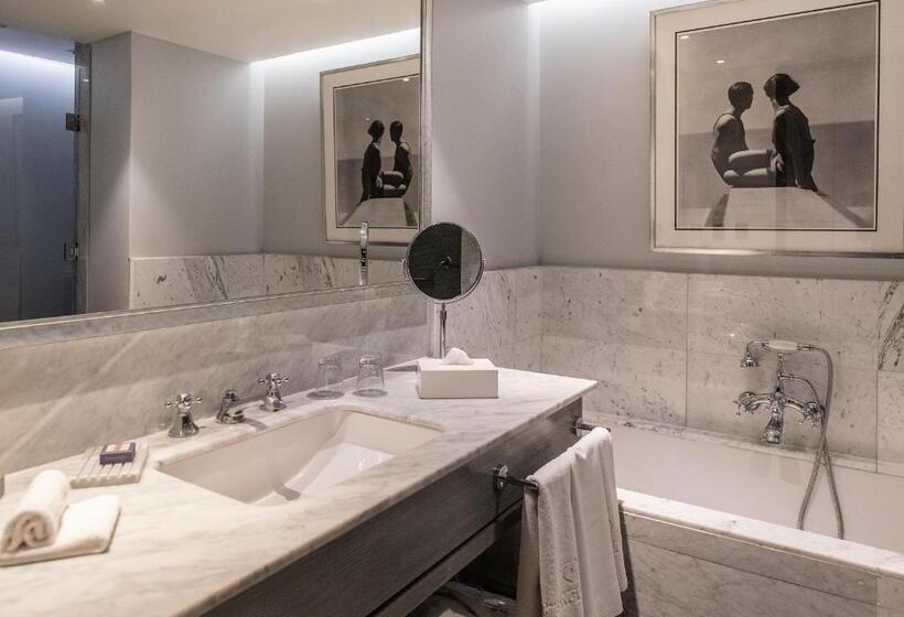 高级大房间, The Singular Santiago