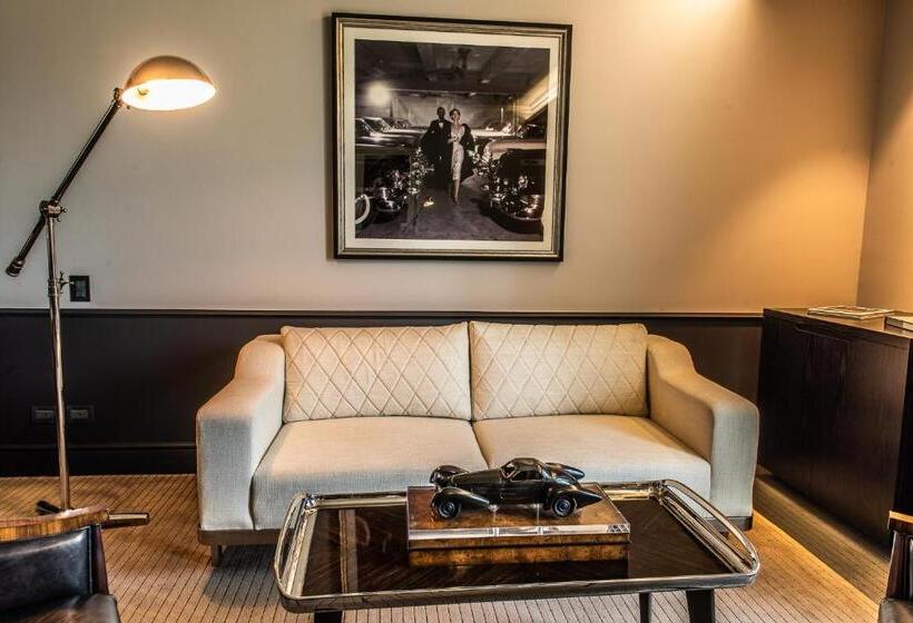 סוויטה, The Singular Santiago