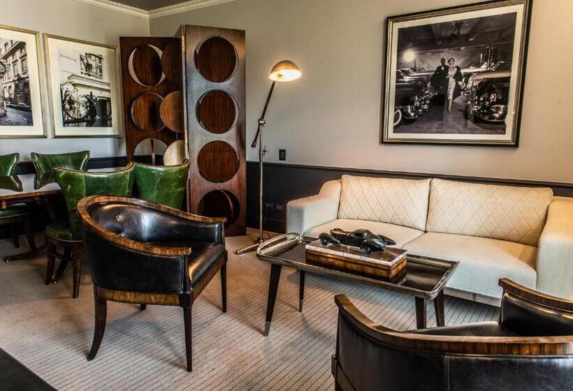 סוויטה, The Singular Santiago