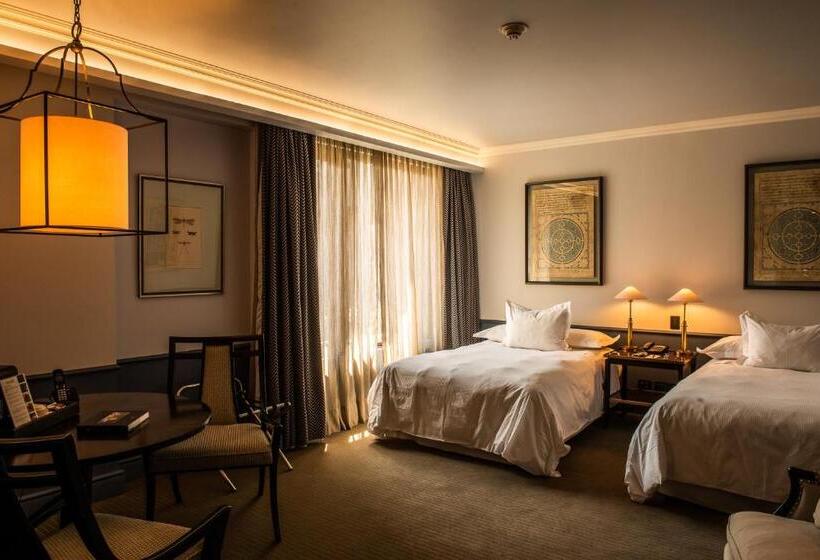 适合残疾人使用的标准间, The Singular Santiago