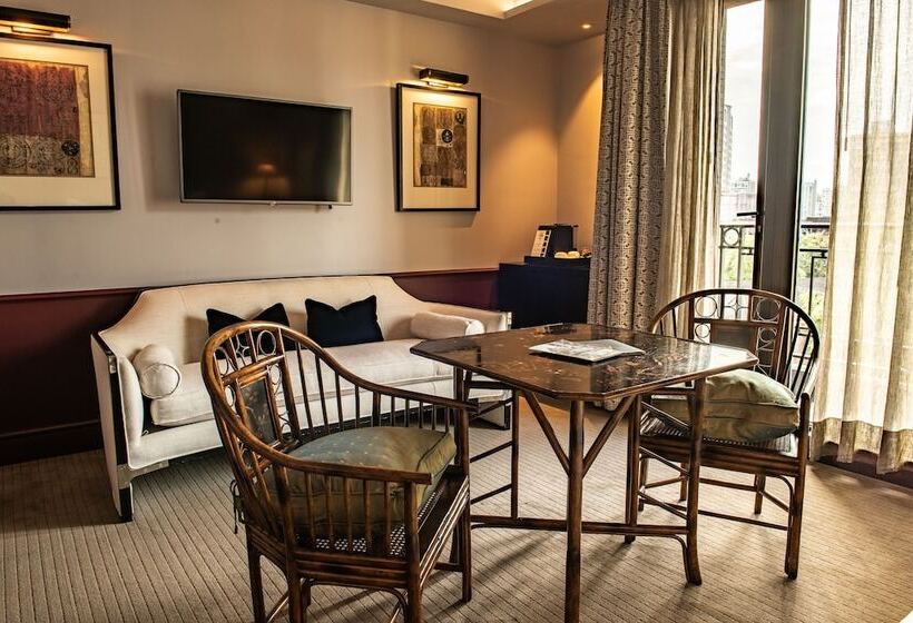 古典房间, The Singular Santiago