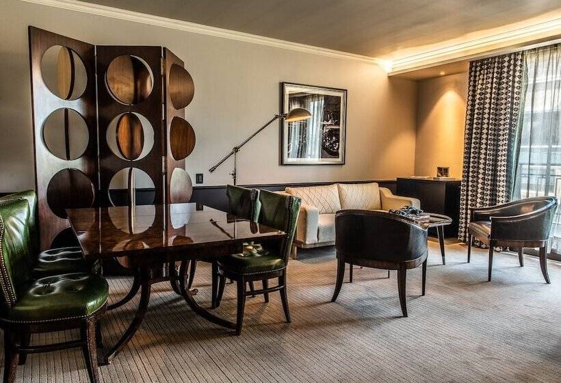 スイート, The Singular Santiago