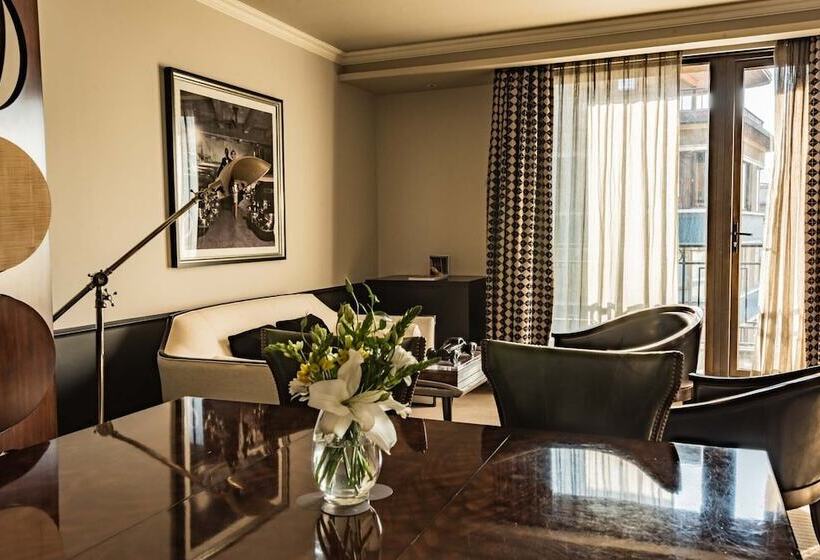 סוויטה, The Singular Santiago