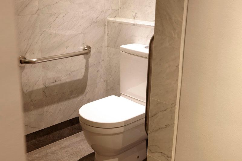 חדר סטנדרט מותאם לאדם עם מוגבלויות, The Singular Santiago