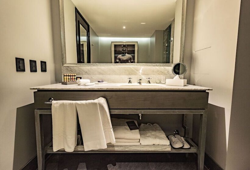 סוויטה, The Singular Santiago