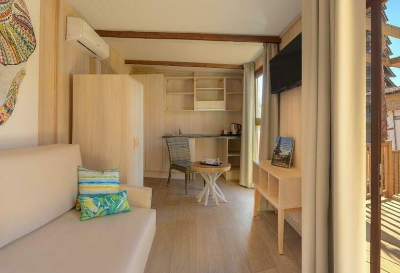 بانگلوی لوکس, Magic Natura Resort