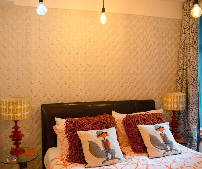 Quarto Estandar, The Arthington