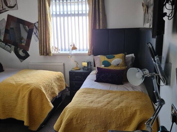 Quarto Estandar, The Arthington