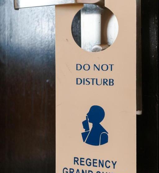 סטודיו אקזקיוטיב, Regency Grand Suites