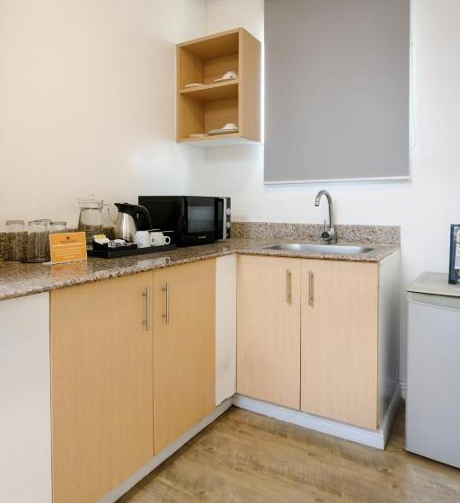 סטודיו אקזקיוטיב, Regency Grand Suites