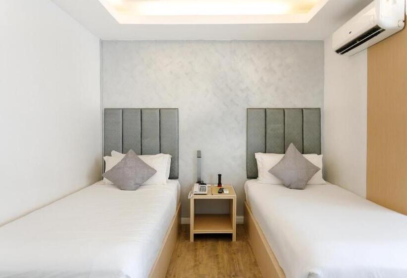 סטודיו אקזקיוטיב, Regency Grand Suites