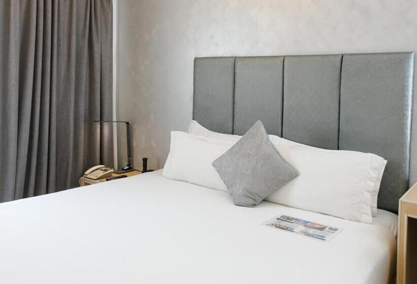 סטודיו דלוקס, Regency Grand Suites