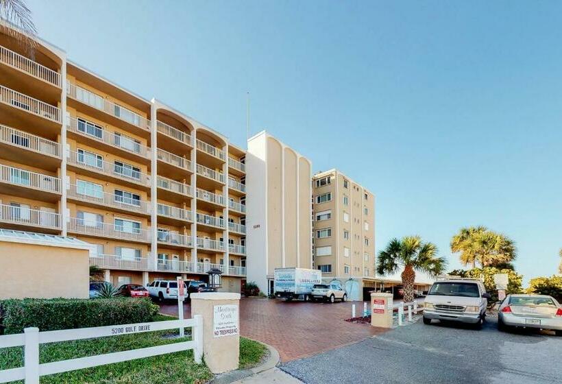 Апартаменты 2 Спальни, Martinique 401s