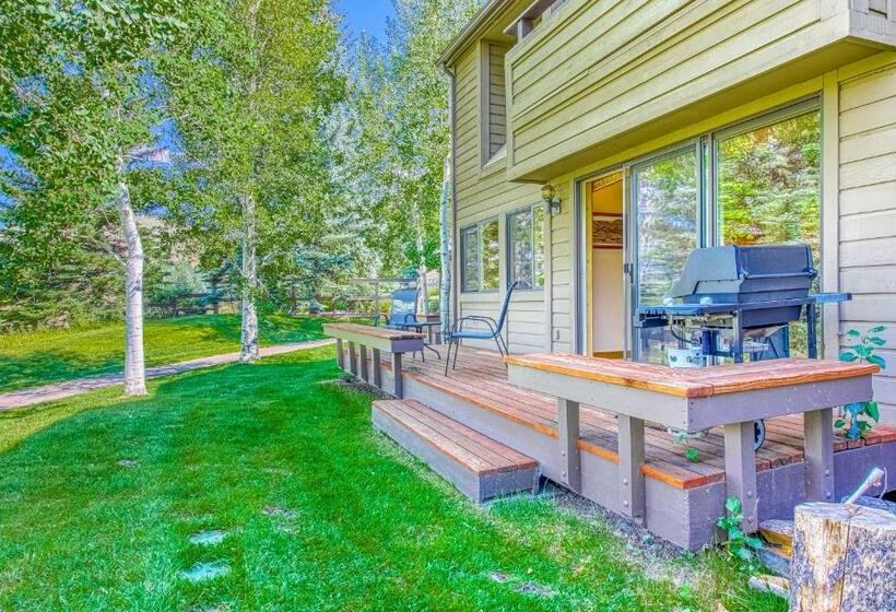 شقة غرفتين, The Bluff Mountain Retreat