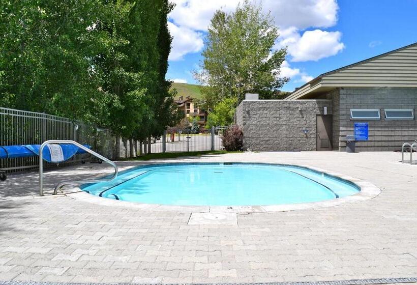 شقة غرفتين, The Bluff Mountain Retreat