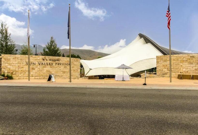 شقة غرفتين, The Bluff Mountain Retreat