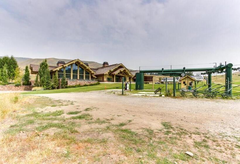 شقة غرفتين, The Bluff Mountain Retreat