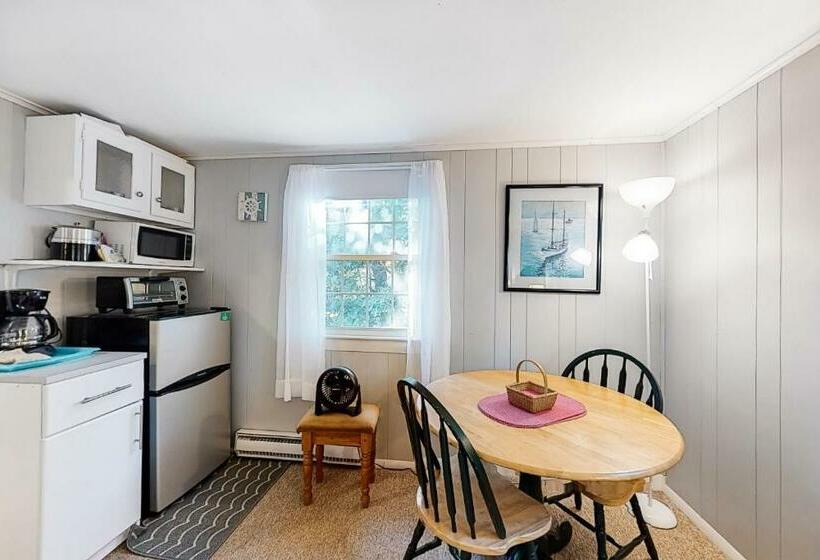 إستوديو قياسى, Beach Rose Guest Studio