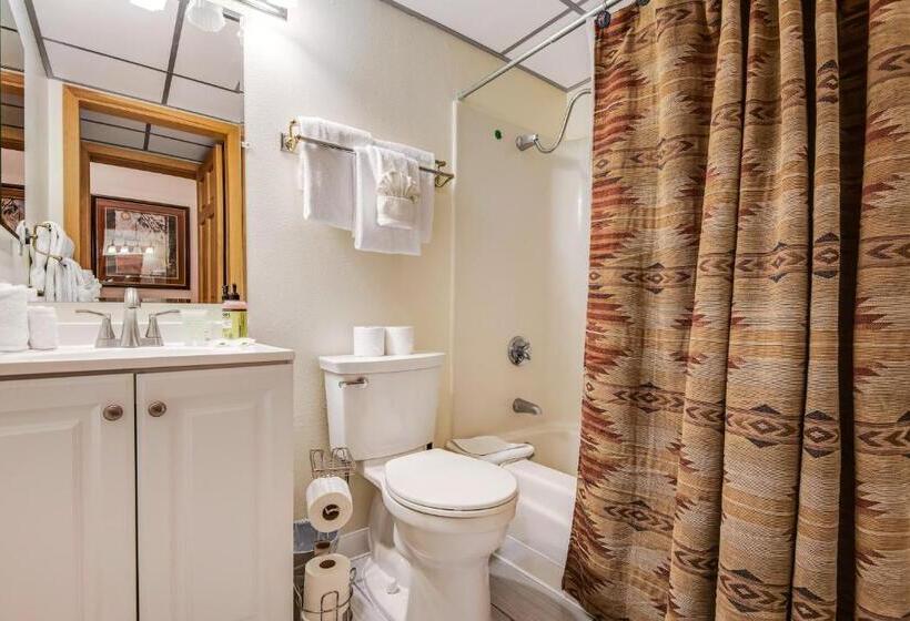 3ベッドルームアパートメント, Short Walk To Lifts!