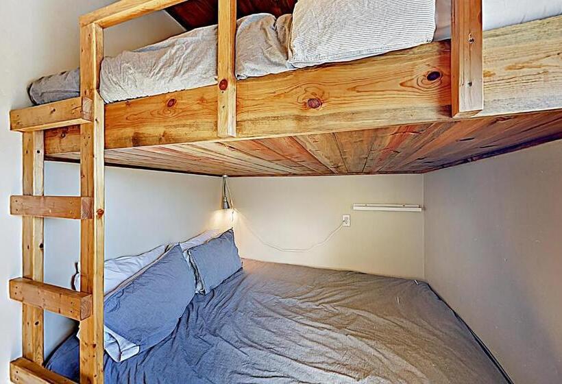 דירת שני חדרים, Ryan Culch Condo 8036