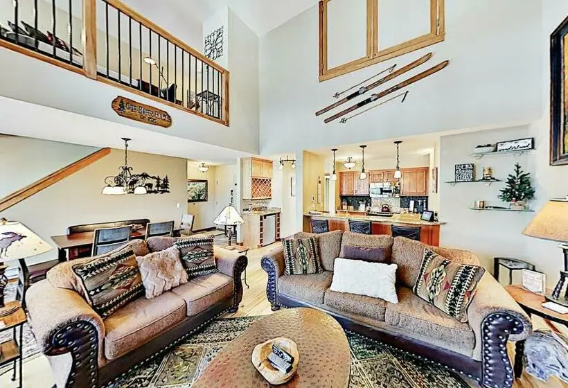 خانه 2 خوابه, The Pines Condo Unit 2044