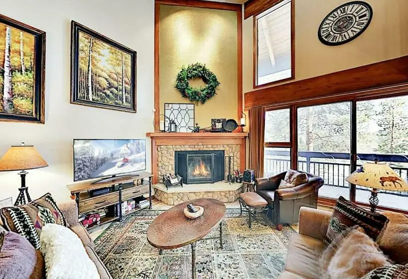 خانه 2 خوابه, The Pines Condo Unit 2044