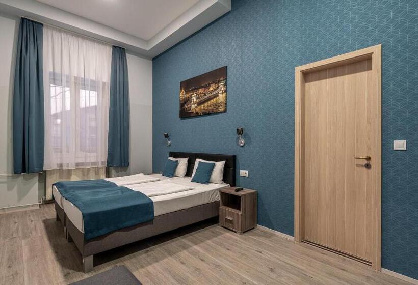 اتاق استاندارد, Full Moon Budapest