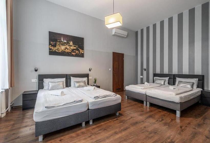 اتاق استاندارد چهار تخته, Full Moon Budapest