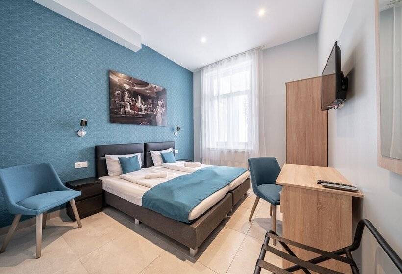 اتاق استاندارد, Full Moon Budapest