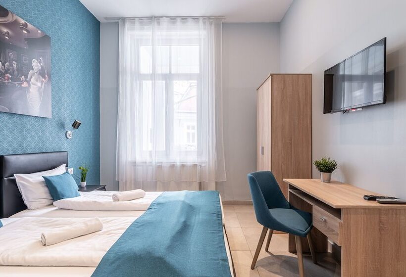 اتاق استاندارد, Full Moon Budapest