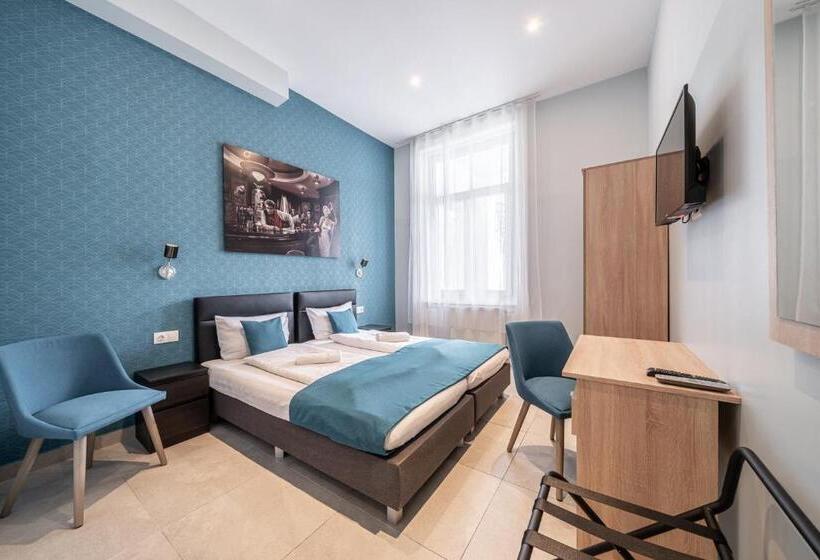 اتاق استاندارد, Full Moon Budapest