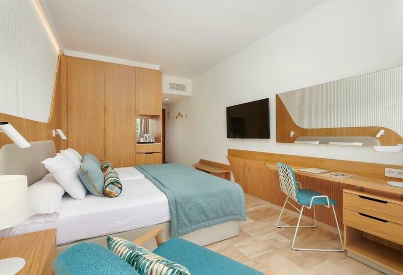 标准间侧面带海景, Grupotel Playa Camp De Mar  Adults Only