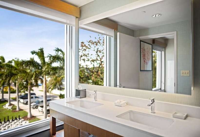 סוויטה, Faro Blanco Resort & Yacht Club Marathon, Curio By Hilton