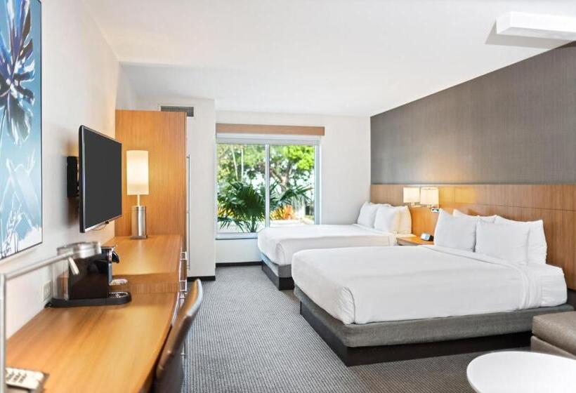 חדר סטנדרט מותאם לאדם עם מוגבלויות, Faro Blanco Resort & Yacht Club Marathon, Curio By Hilton