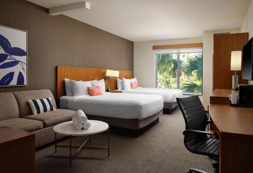 חדר סטנדרט מותאם לאדם עם מוגבלויות, Faro Blanco Resort & Yacht Club Marathon, Curio By Hilton