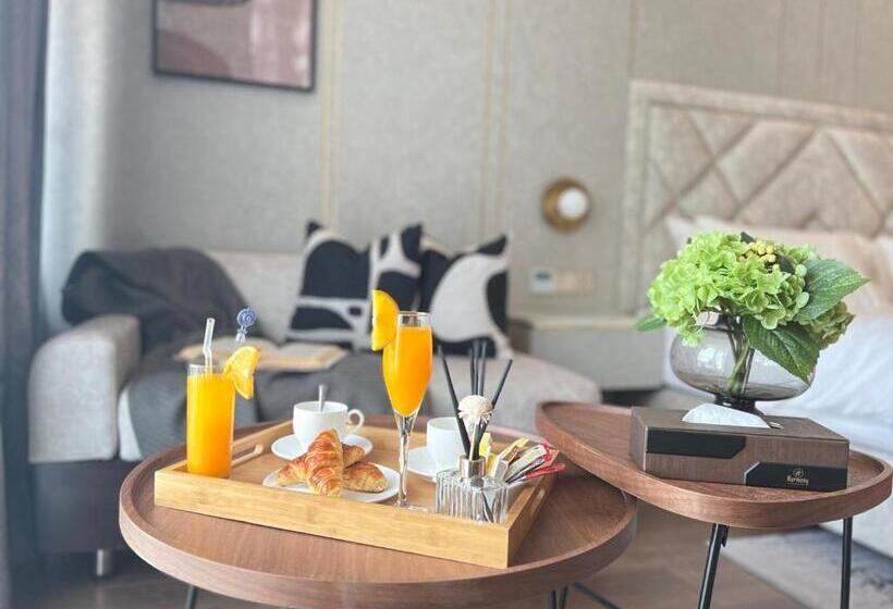 جناح مزوَّد بشرفة, Harmony Phnom Penh