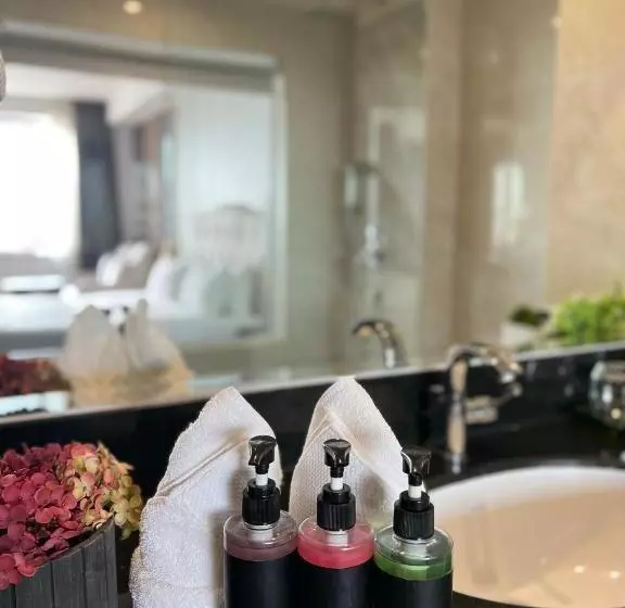 バルコニー付きデラックスルーム, Harmony Phnom Penh