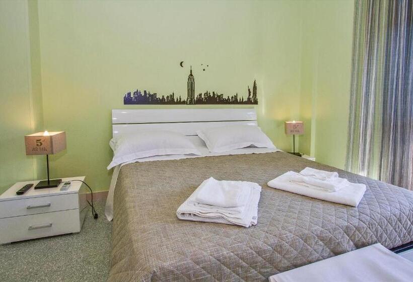 اتاق استاندارد سه نفره, Mamma Sisi