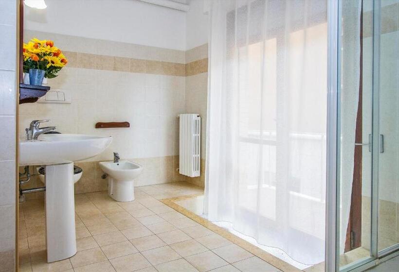 اتاق استاندارد چهار تخته, Mamma Sisi