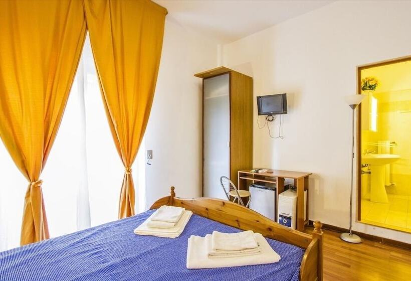 اتاق استاندارد سه نفره, Mamma Sisi