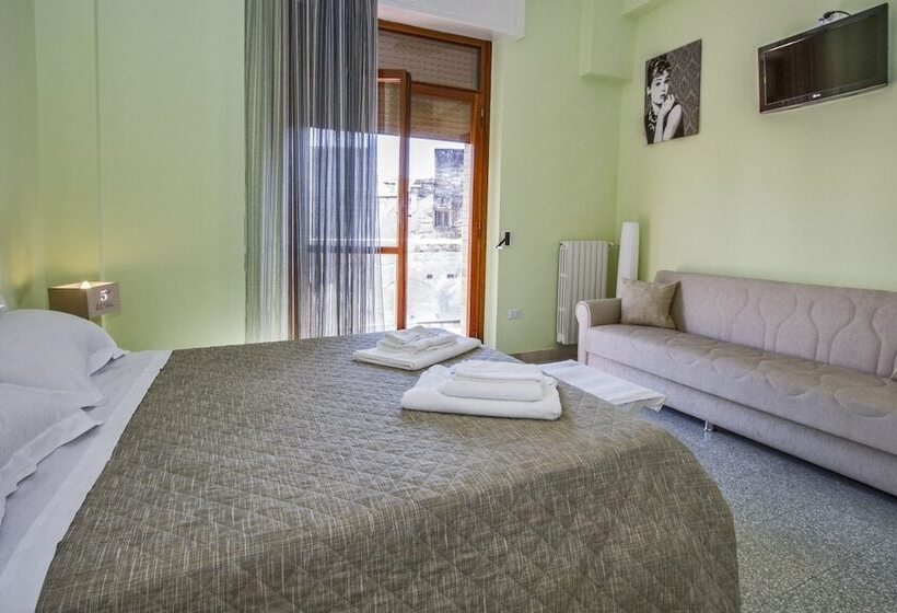 اتاق استاندارد یک نفره, Mamma Sisi