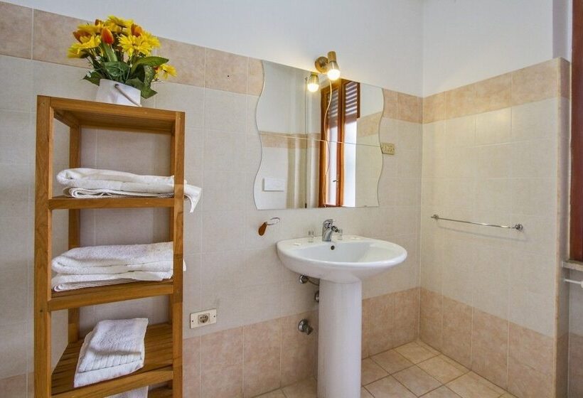 اتاق استاندارد سه نفره, Mamma Sisi