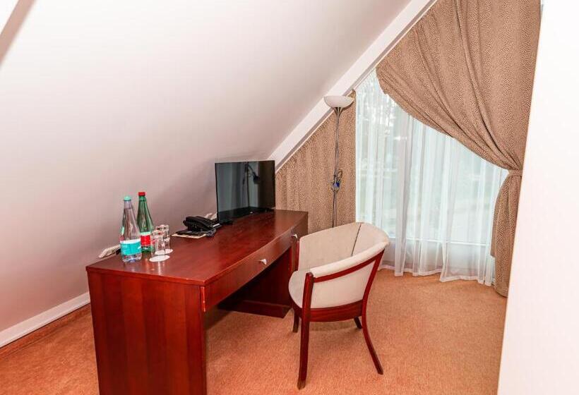 اتاق استاندارد یک نفره, Medūna