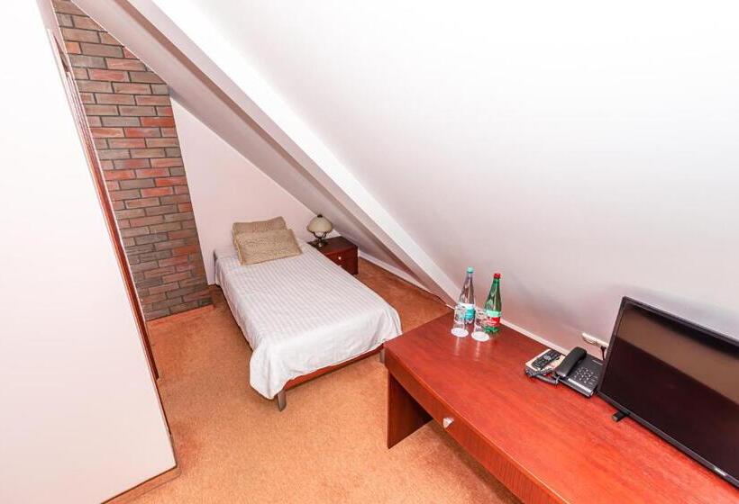 اتاق استاندارد یک نفره, Medūna