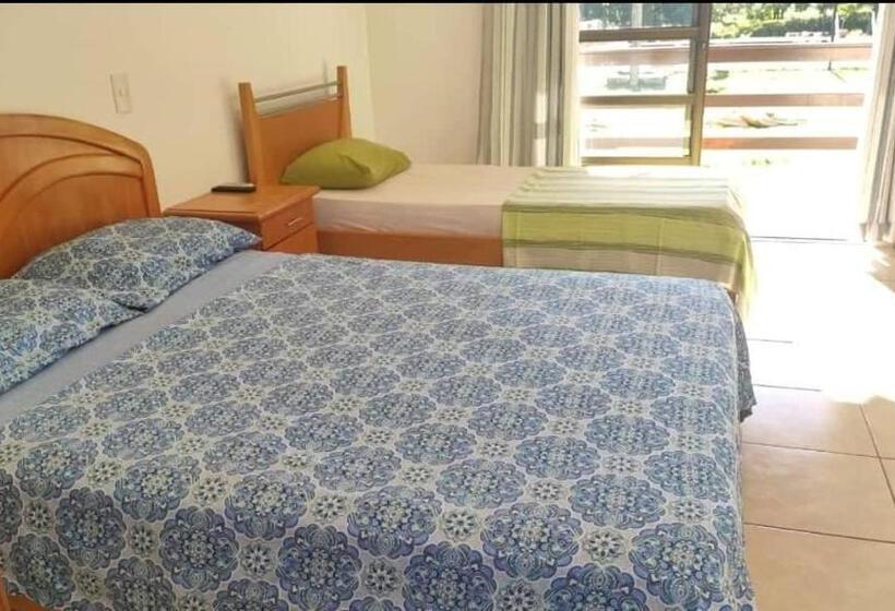 Standaard Driepersoonskamer, Park Golf Hostel Ipelandia