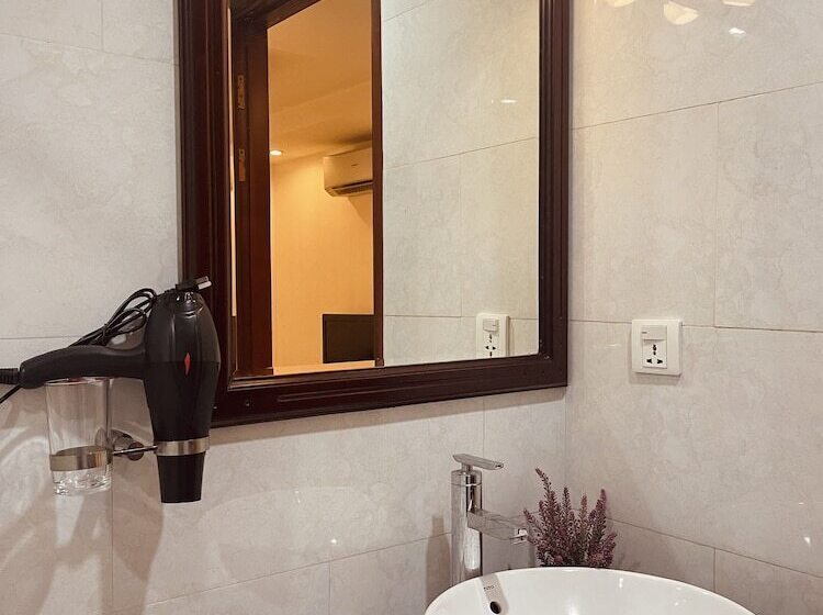 اتاق لوکس, Saigon Europe