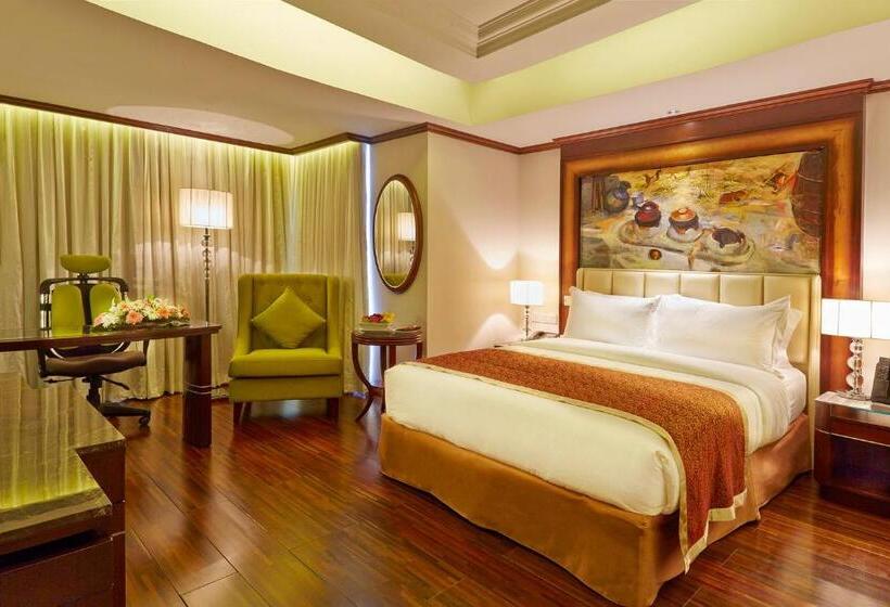 اتاق لوکس, Six Seasons