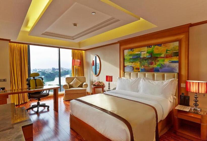 اتاق کلاس بیزنس, Six Seasons