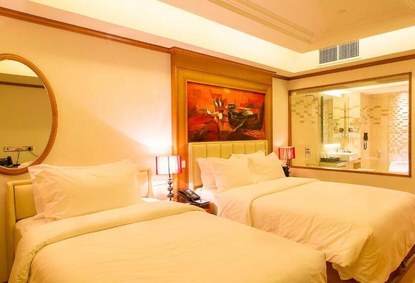 اتاق لوکس, Six Seasons